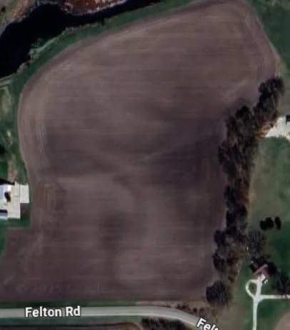 a view of a dry yard