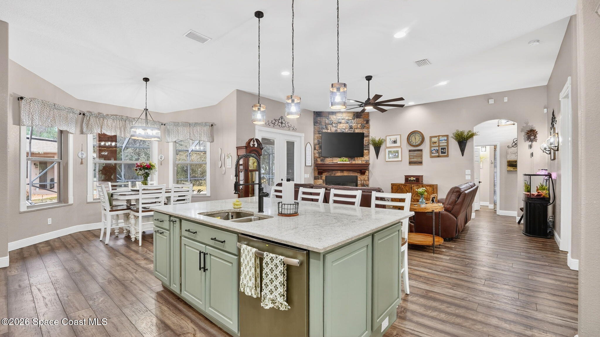 3219 Pheasant Trail Mims, FL 32754 - Photo 13 of 81 Pendant lighting