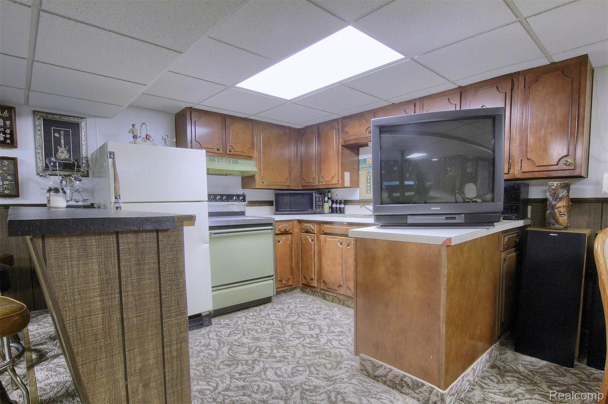 2633 King Road Trenton, MI 48183 - Photo 27 of 34 27-Finished-Lower-Level-3rd-View.jpg