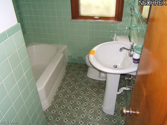 1683 Brainard Road Lyndhurst, OH 44124 - Photo 9 of 12