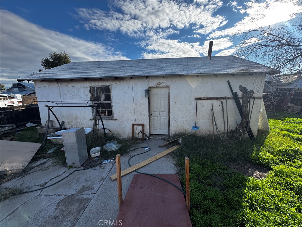203 Walnut Street Needles, CA 92363 - Photo 29 of 31 Garage