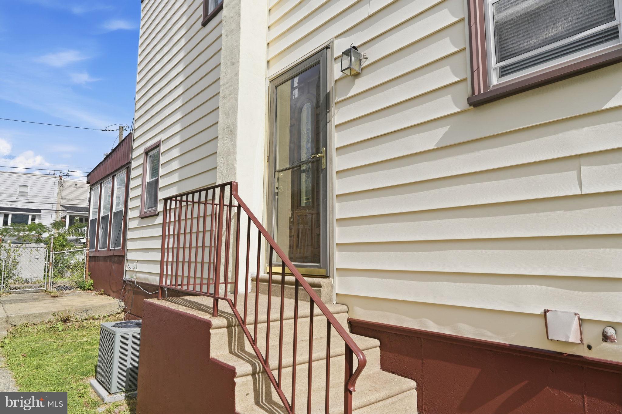 9954 Bridle Road Philadelphia, PA 19115 - Photo 15 of 22 entrance to living room