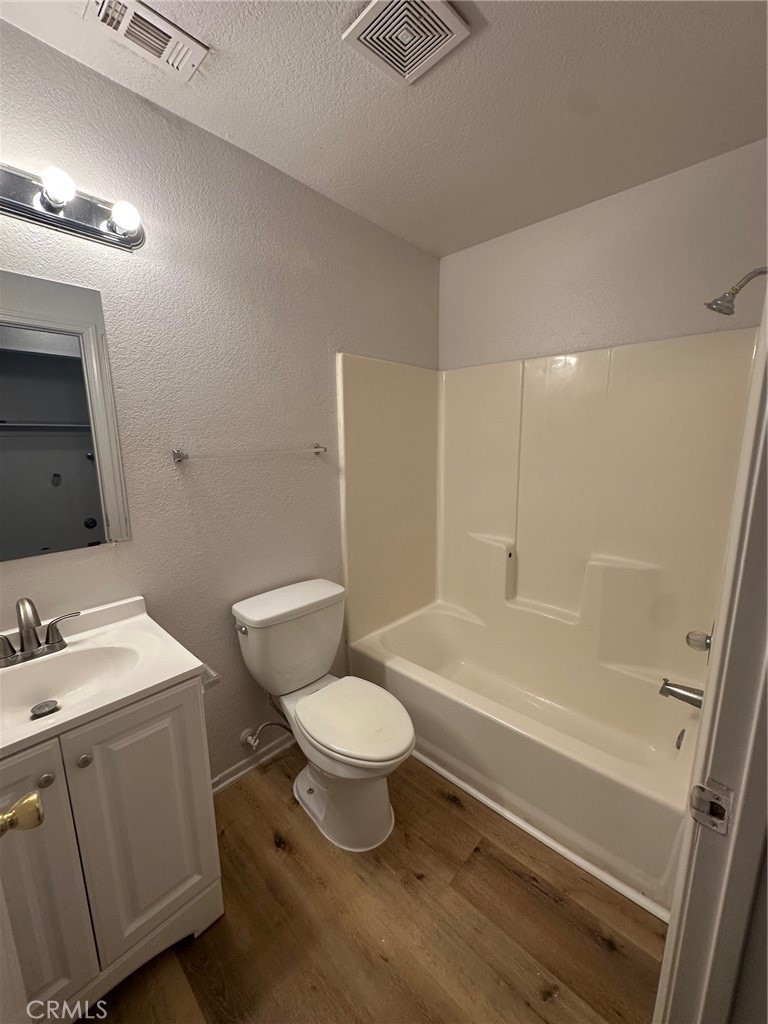 20232 Pawhuska Road Apple Valley, CA 92307 - Photo 2 of 9