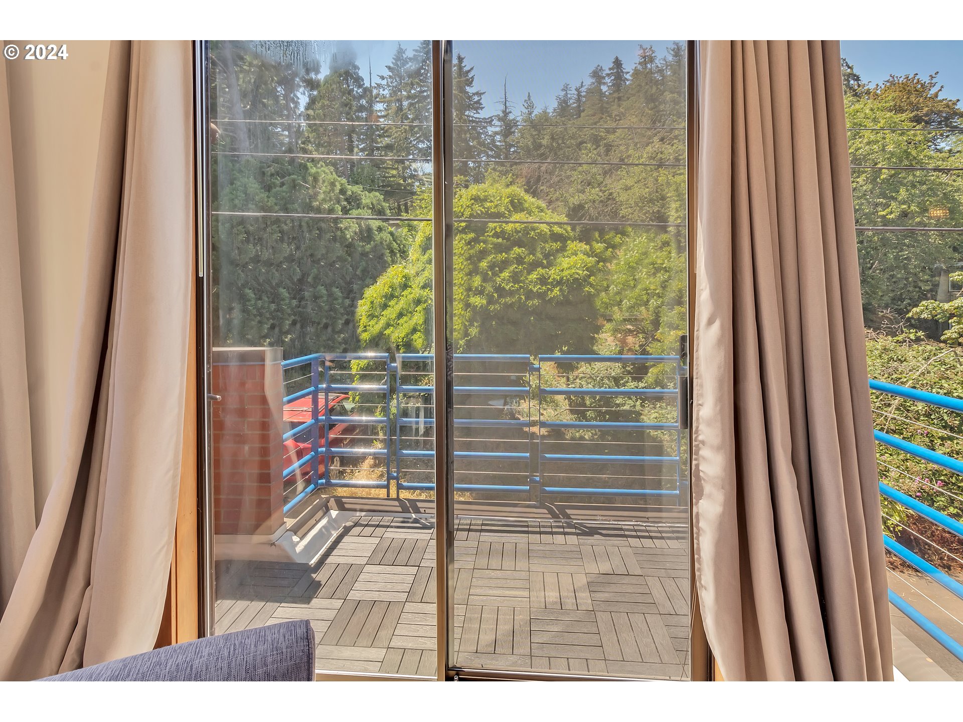 106 High Street Eugene, OR 97401 - Photo 24 of 46 a view of a door and chair