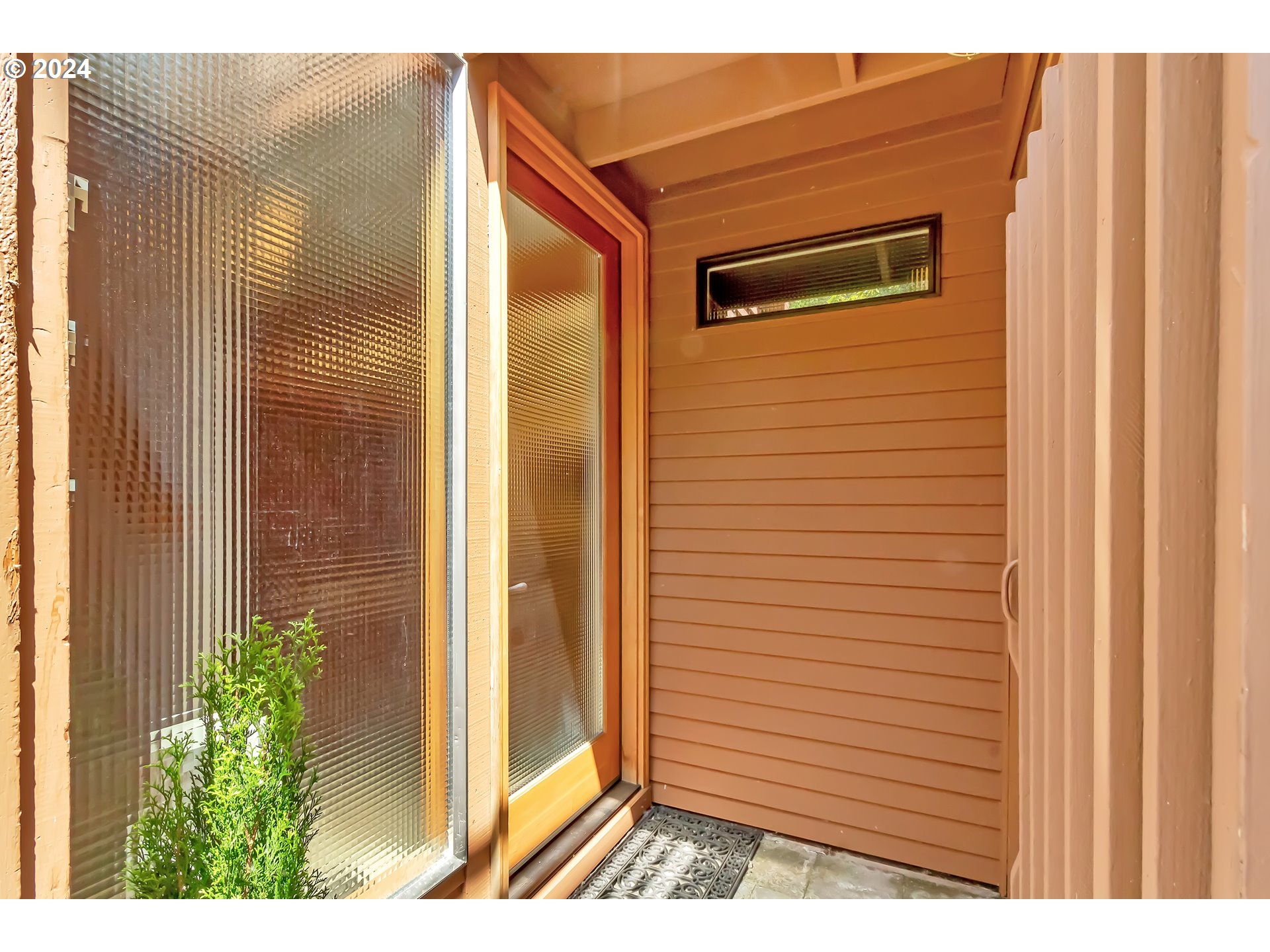 106 High Street Eugene, OR 97401 - Photo 3 of 46 a view of front door