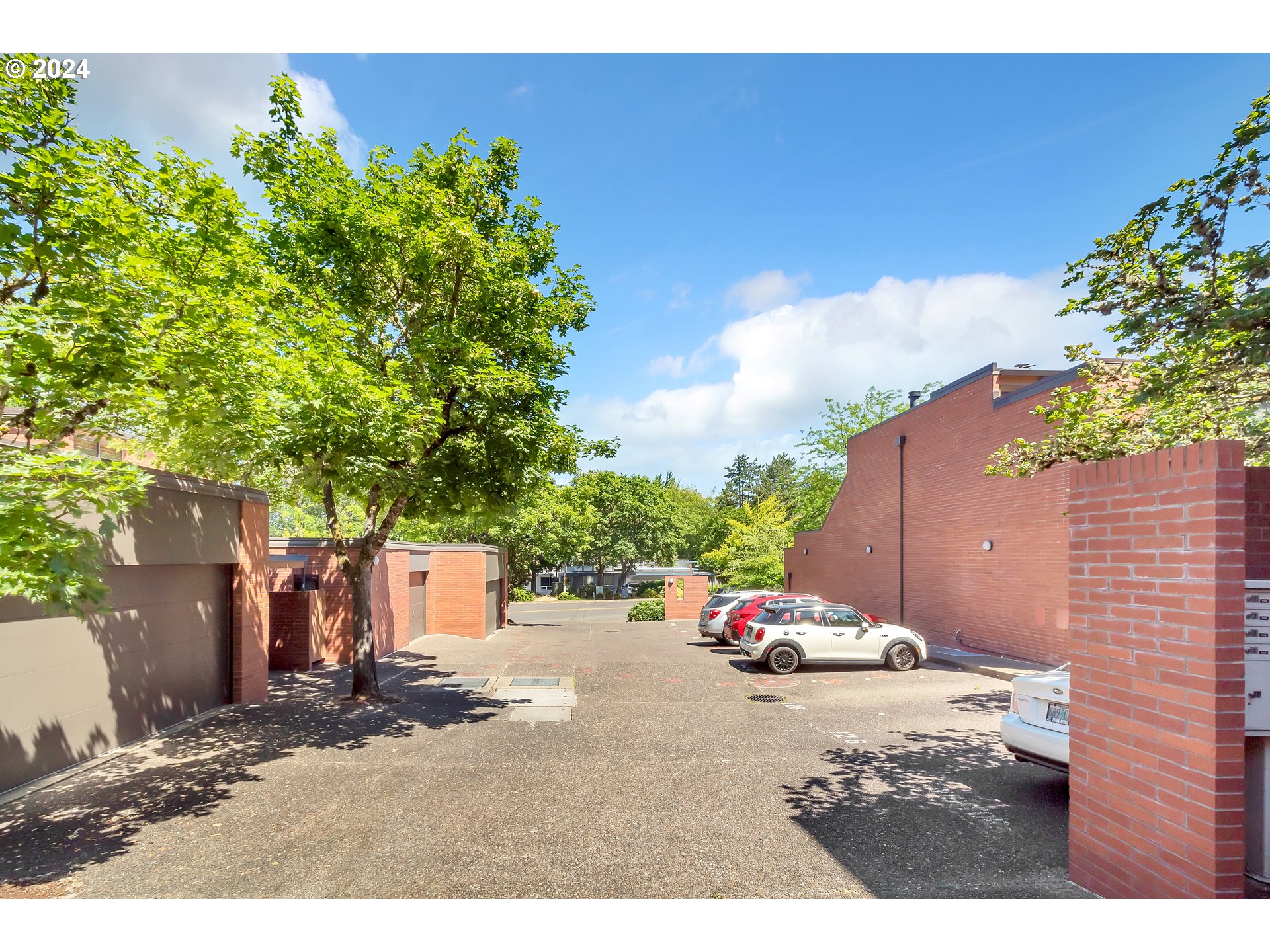 106 High Street Eugene, OR 97401 - Photo 32 of 46 a backyard of a house with table and chairs