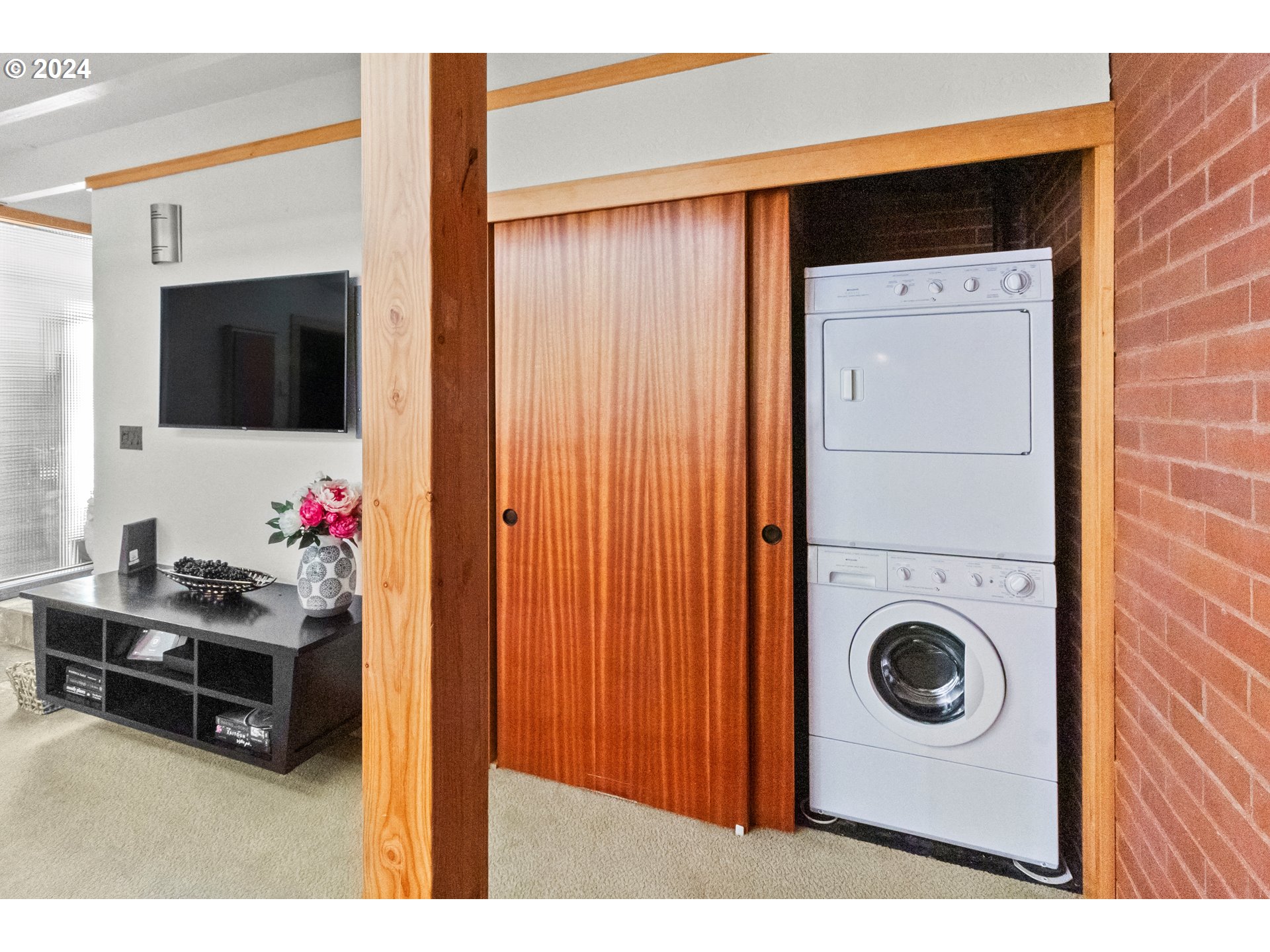 106 High Street Eugene, OR 97401 - Photo 35 of 46 a living room with a flat screen tv and a washer