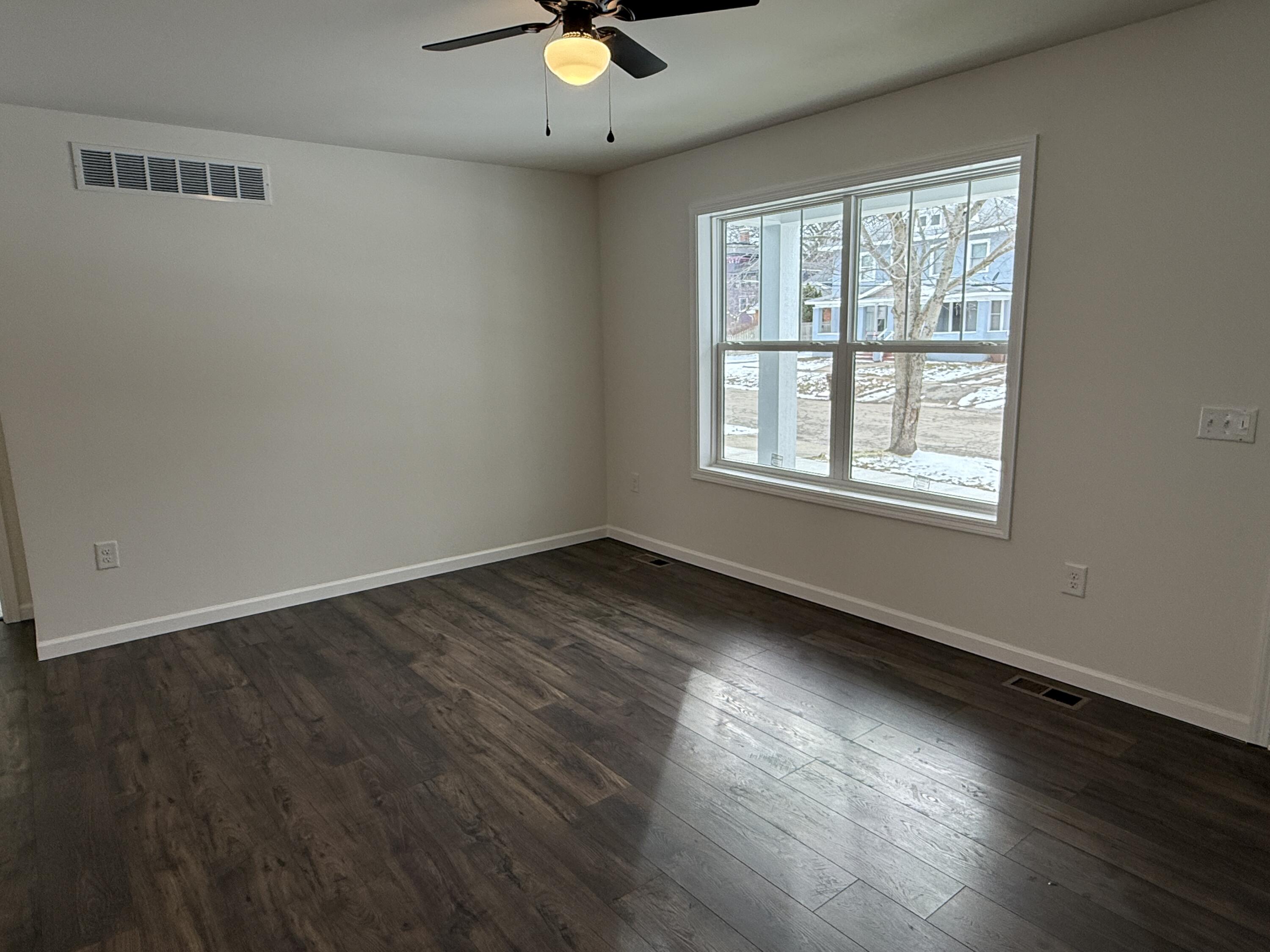 312 Fitch Street Albion, MI 49224 - Photo 2 of 25 IMG_1519