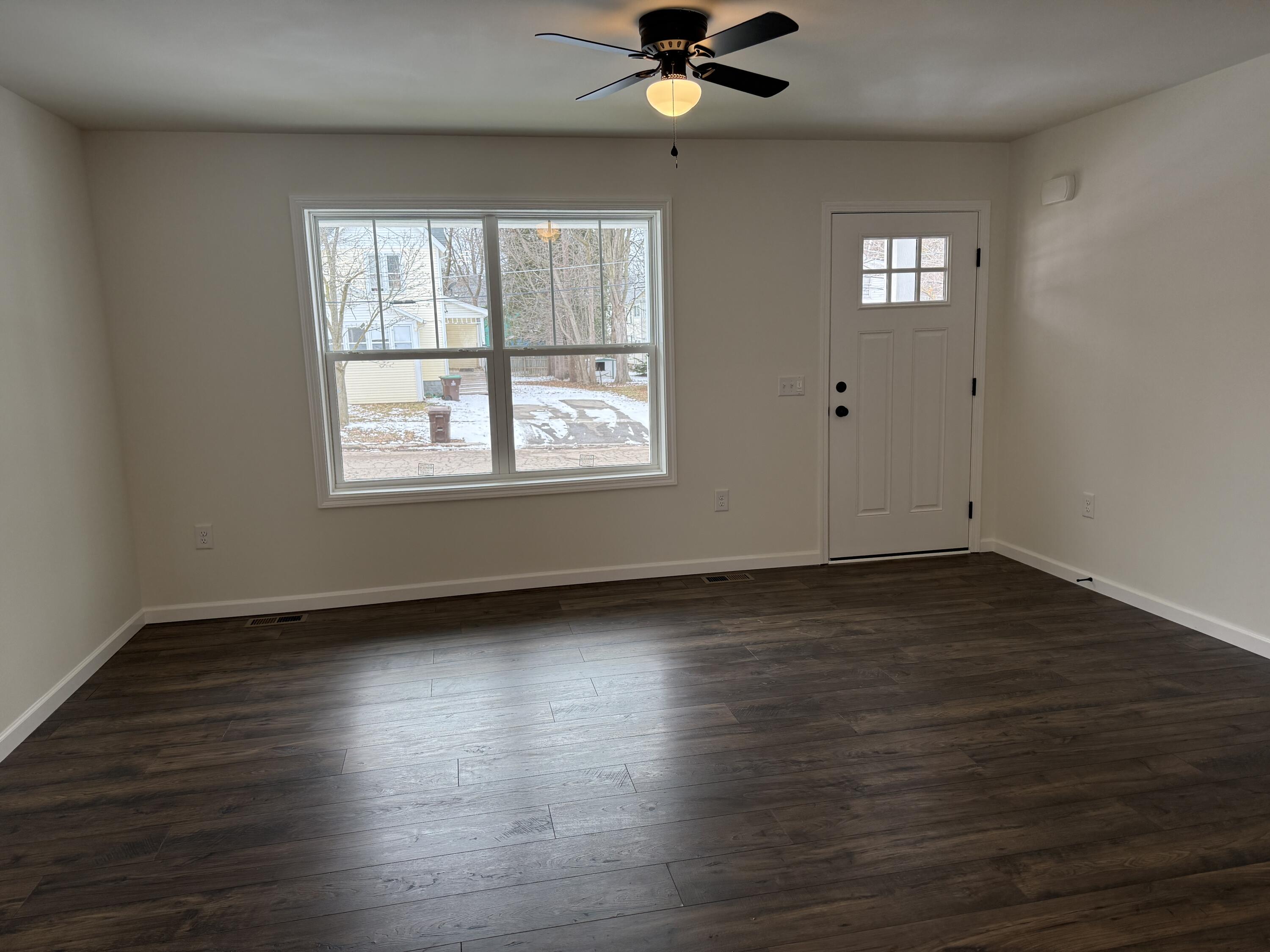 312 Fitch Street Albion, MI 49224 - Photo 3 of 25 IMG_1520