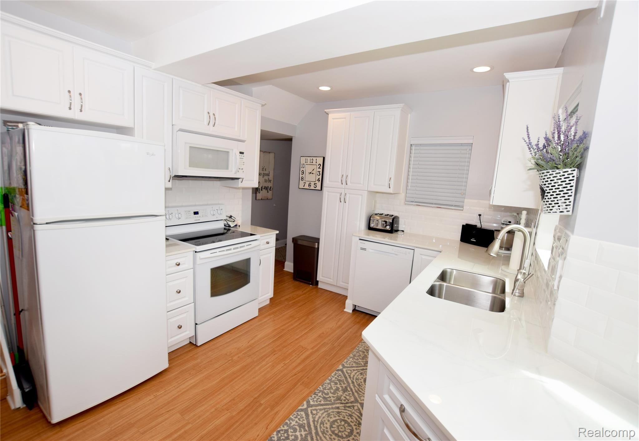 2209 Miller Road Flint, MI 48503 - Photo 4 of 24 Kitchen with Wood Floors