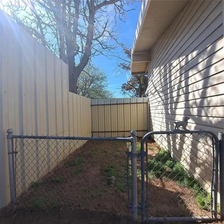 $2,500 | 407 Eddy Street, Quanah, TX 79252