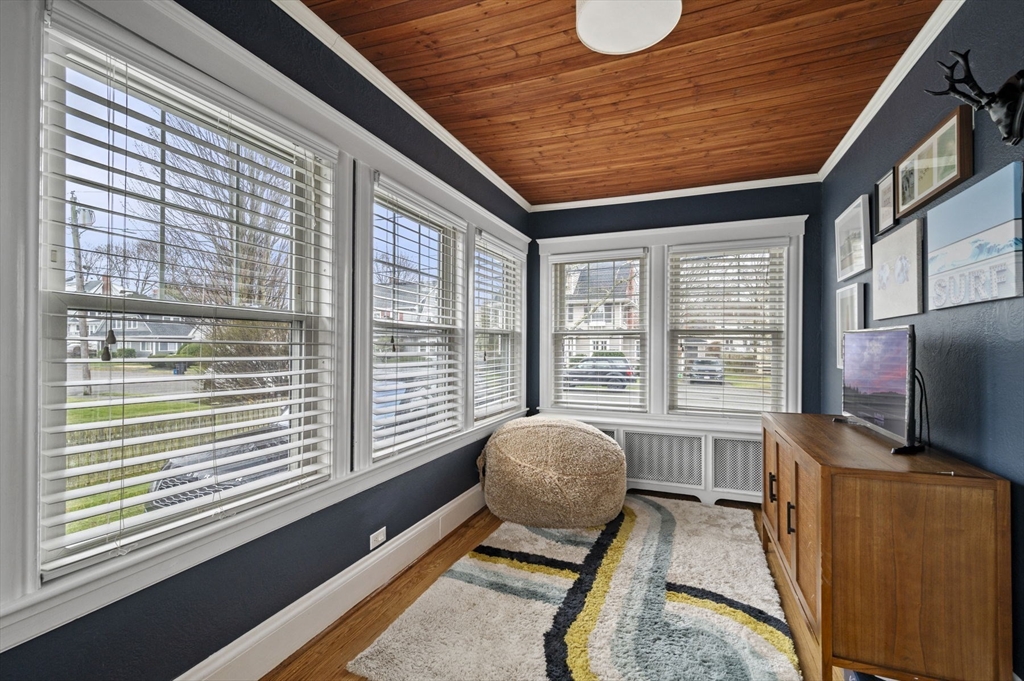 6 Pilgrim Road Marblehead, MA 01945 - Photo 17 of 42 a living room with furniture