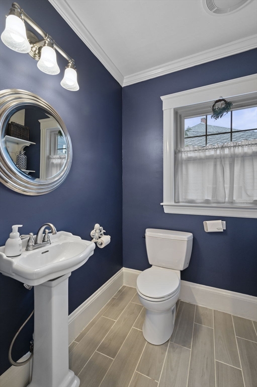 6 Pilgrim Road Marblehead, MA 01945 - Photo 30 of 42 a bathroom with a toilet sink and mirror