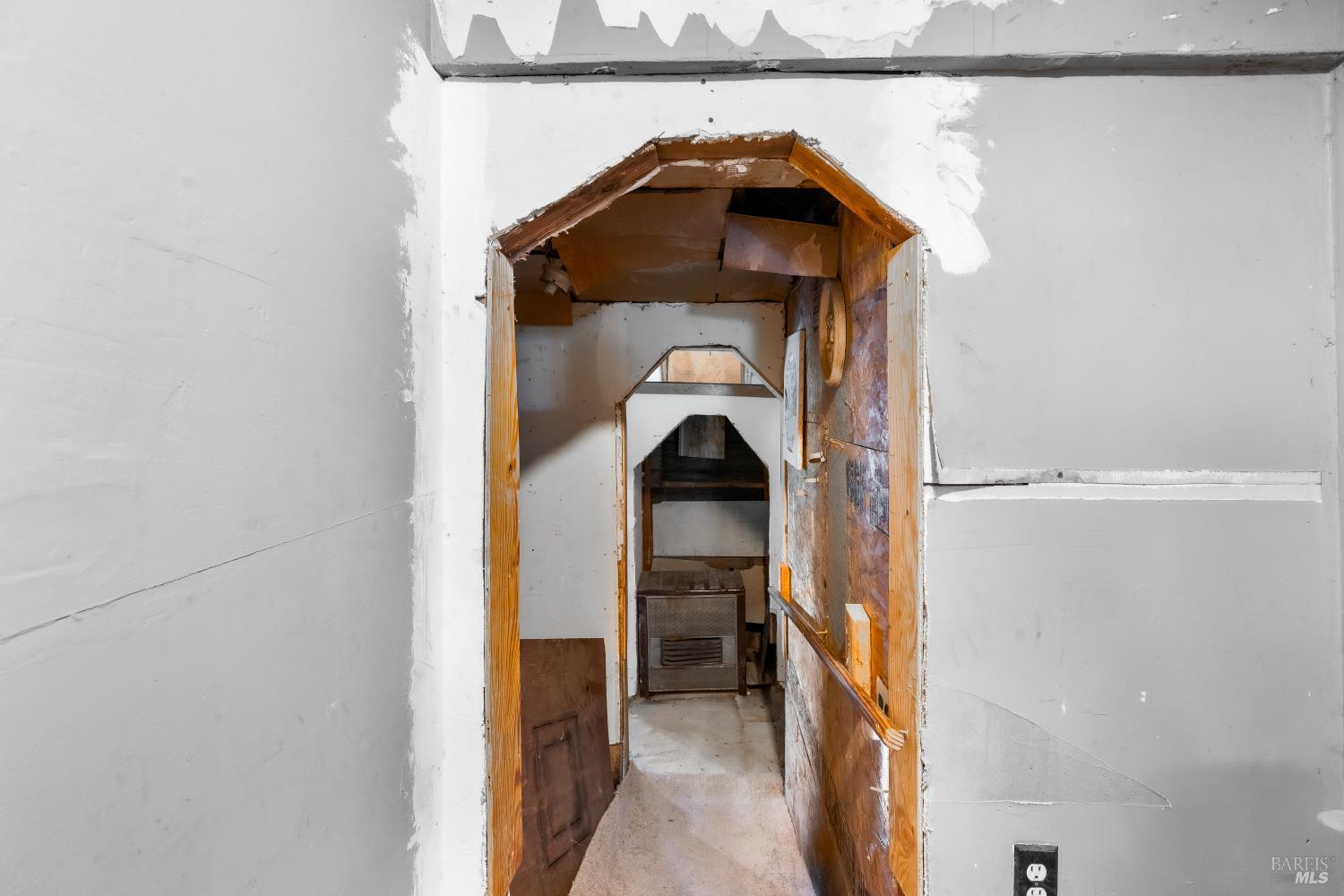 1129 Fresno Avenue Santa Rosa, CA 95407 - Photo 28 of 47 Hallway to other rooms