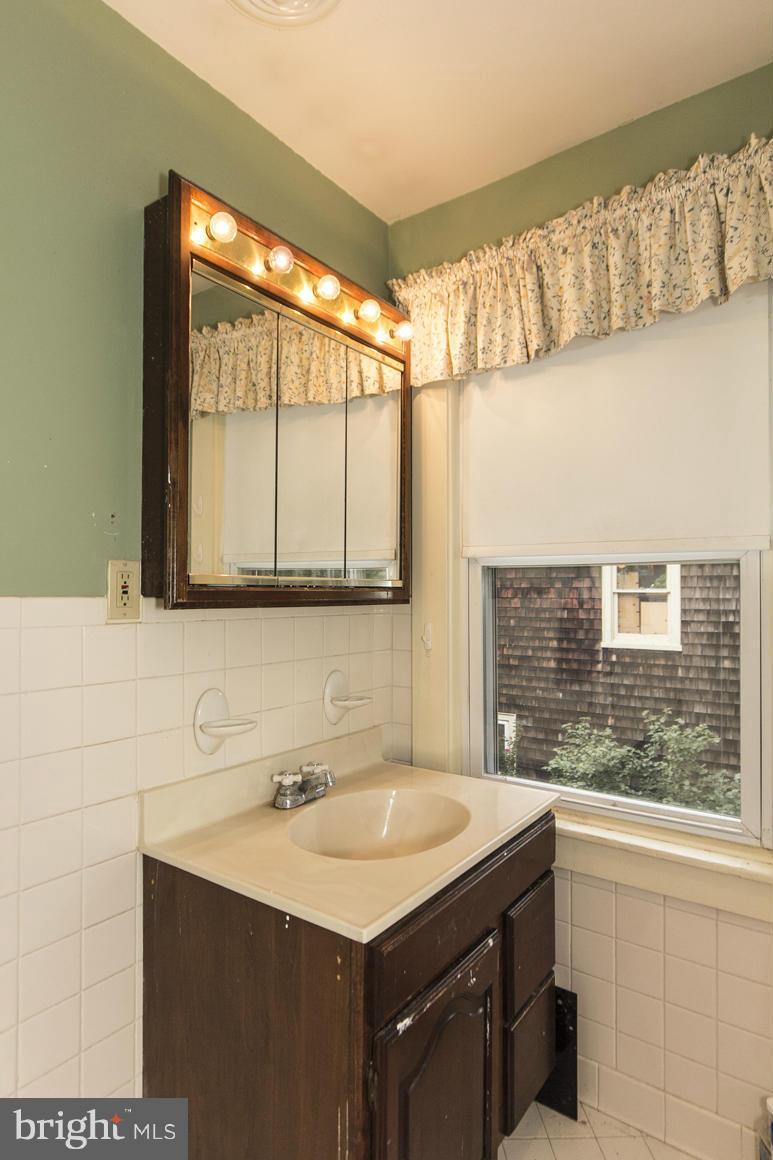 720 St Johns Road Baltimore, MD 21210 - Photo 19 of 25 Bath