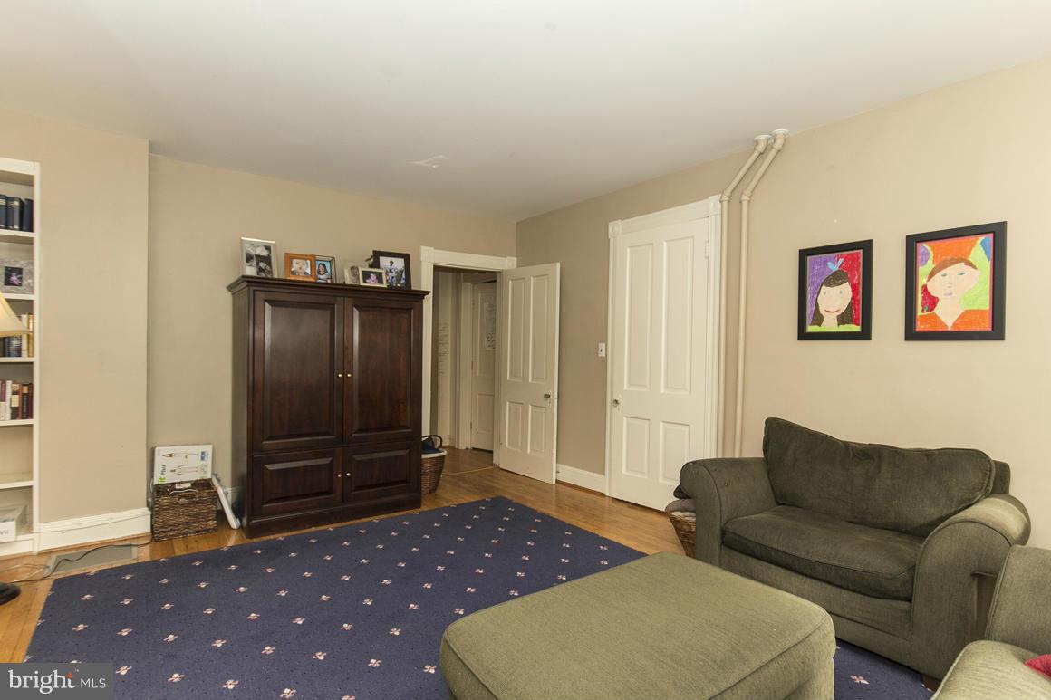 720 St Johns Road Baltimore, MD 21210 - Photo 10 of 25 Living Room