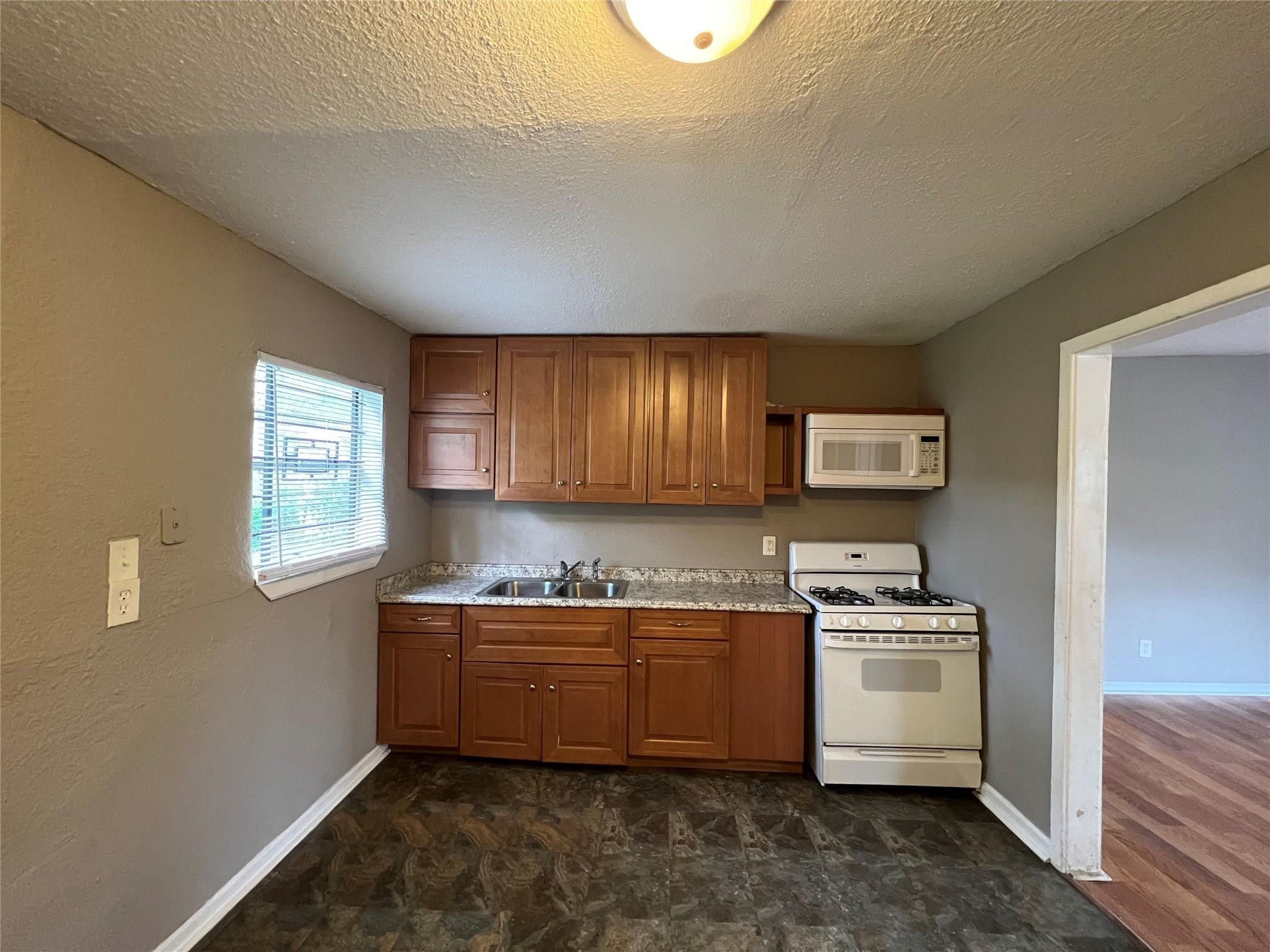4623 Perry Street Houston, TX 77021 - Photo 4 of 9