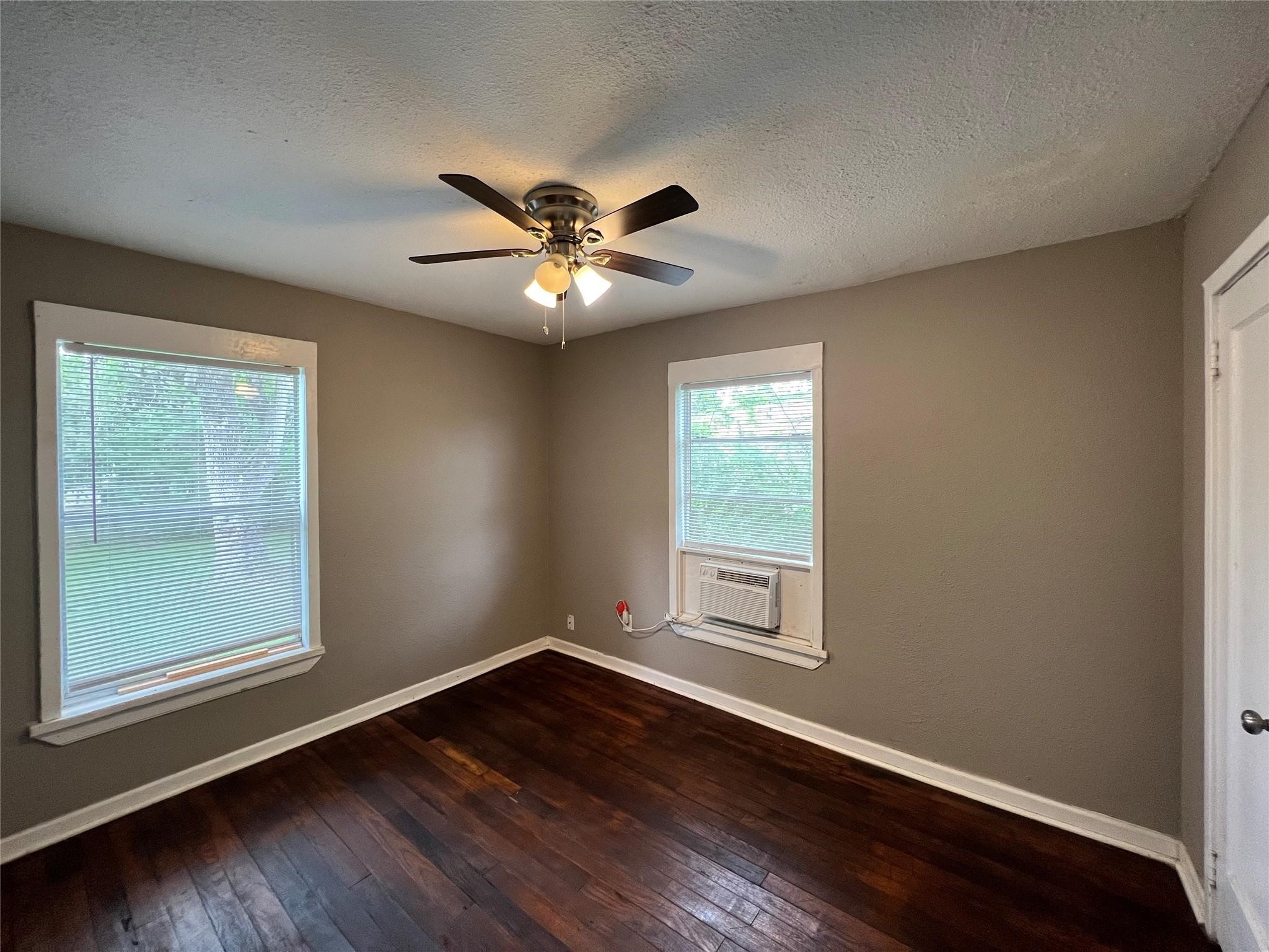 4623 Perry Street Houston, TX 77021 - Photo 6 of 9