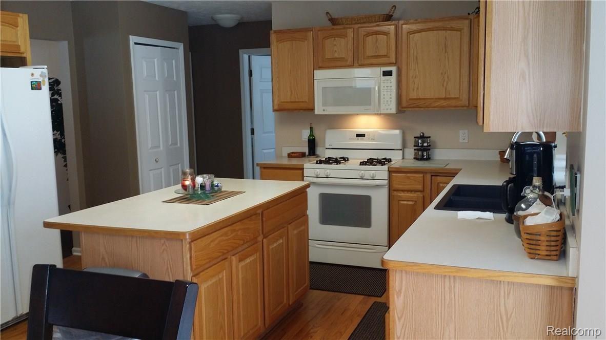 3068 Ridley Way Howell, MI 48843 - Photo 9 of 57 20160121_130400.jpg