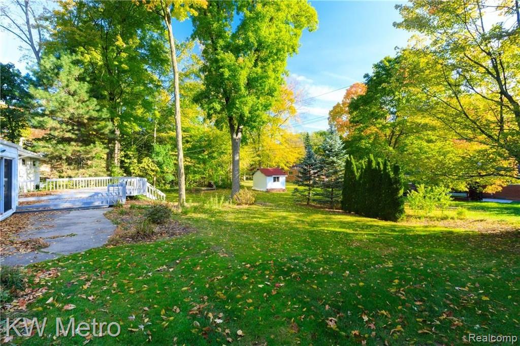 28240 Quail Hollow Road Farmington Hills, MI 48331 - Photo 19 of 22
