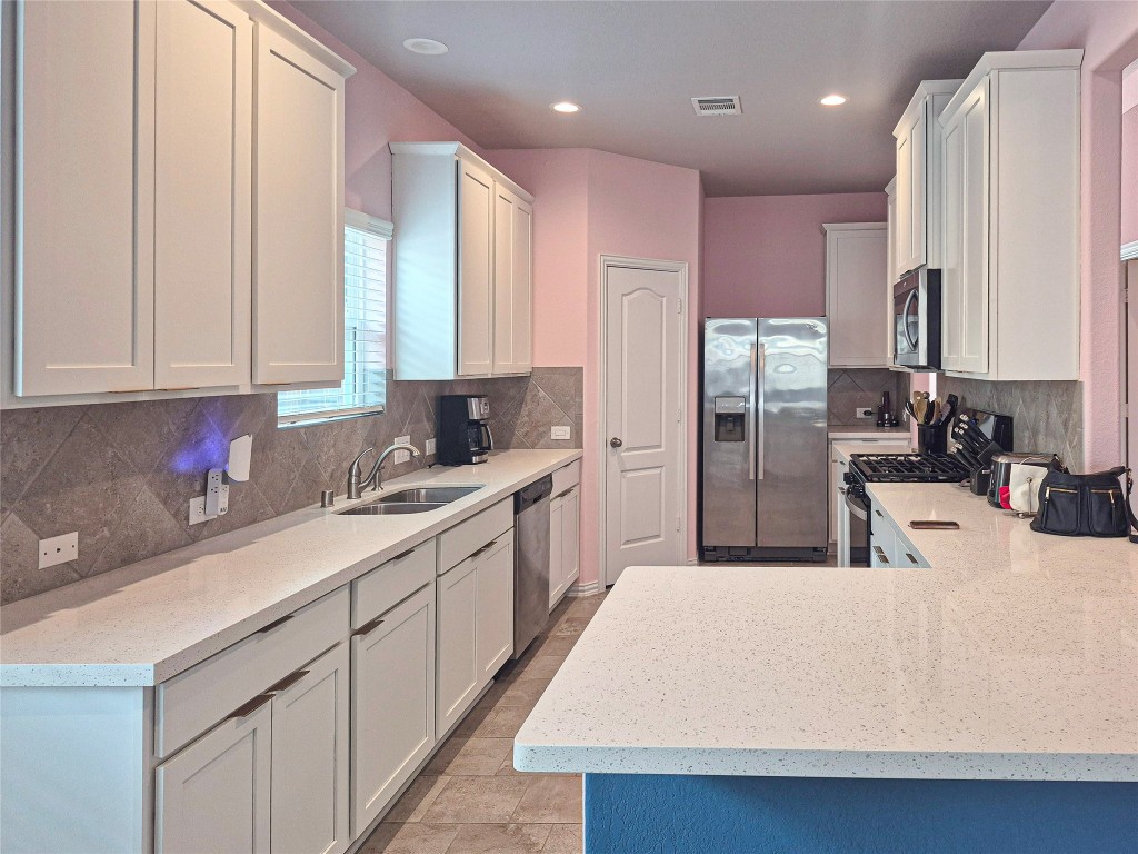 104 Cullen Street Angleton, TX 77515 - Photo 4 of 25