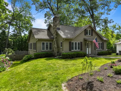 $949,000 | 837 Van Slyke Drive, Fontana, WI 53125