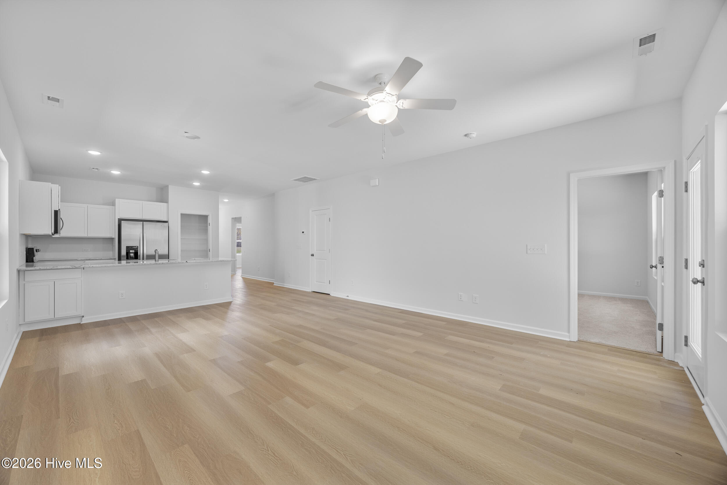 115 Brookfield Br Road, Unit 4 Hampstead, NC 28443 - Photo 21 of 35 21_living room