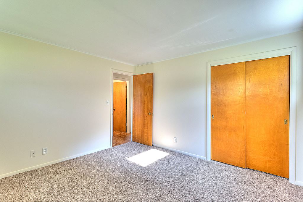 4103 Highcrest Road Rockford, IL 61107 - Photo 10 of 17 Gallery Image 10