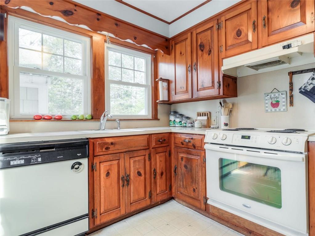 255 Mitchell Road Cape Elizabeth, ME 04107 - Photo 24 of 35 Kitchen.
