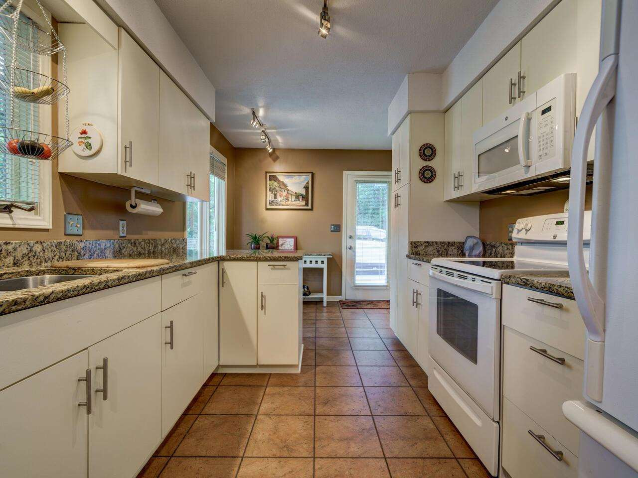 14 Sandstone Ridge Drive Durham, NC 27713 - Photo 13 of 25 Kitchen