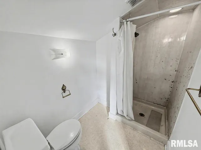 $159,900 | 113-115 McCann Street, Benton, IL 62812