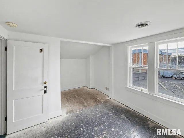 $159,900 | 113-115 McCann Street, Benton, IL 62812