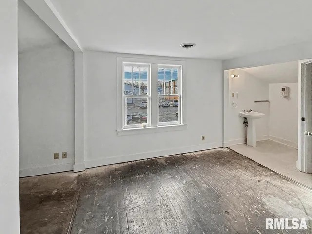 $159,900 | 113-115 McCann Street, Benton, IL 62812