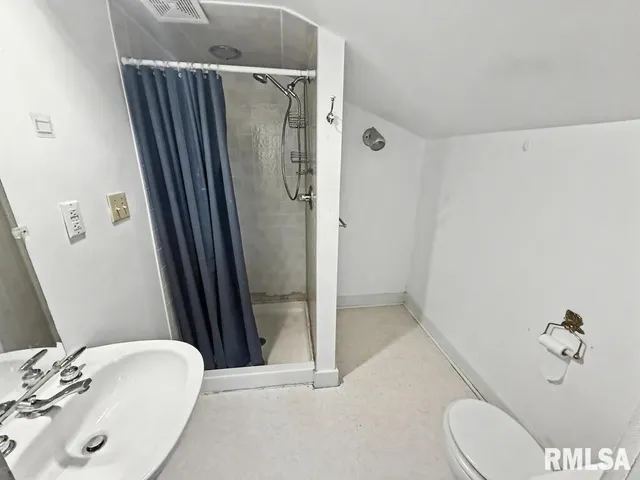 $159,900 | 113-115 McCann Street, Benton, IL 62812