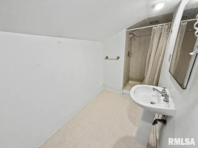 $159,900 | 113-115 McCann Street, Benton, IL 62812