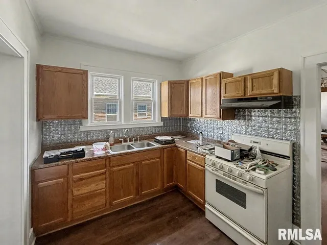 $159,900 | 113-115 McCann Street, Benton, IL 62812