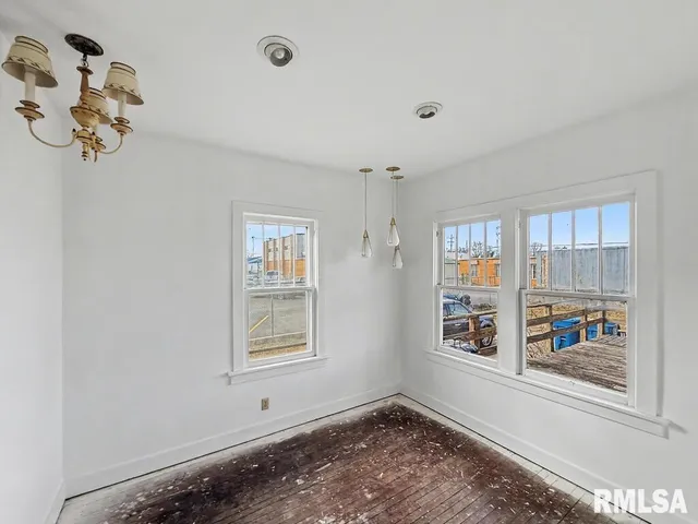 $159,900 | 113-115 McCann Street, Benton, IL 62812