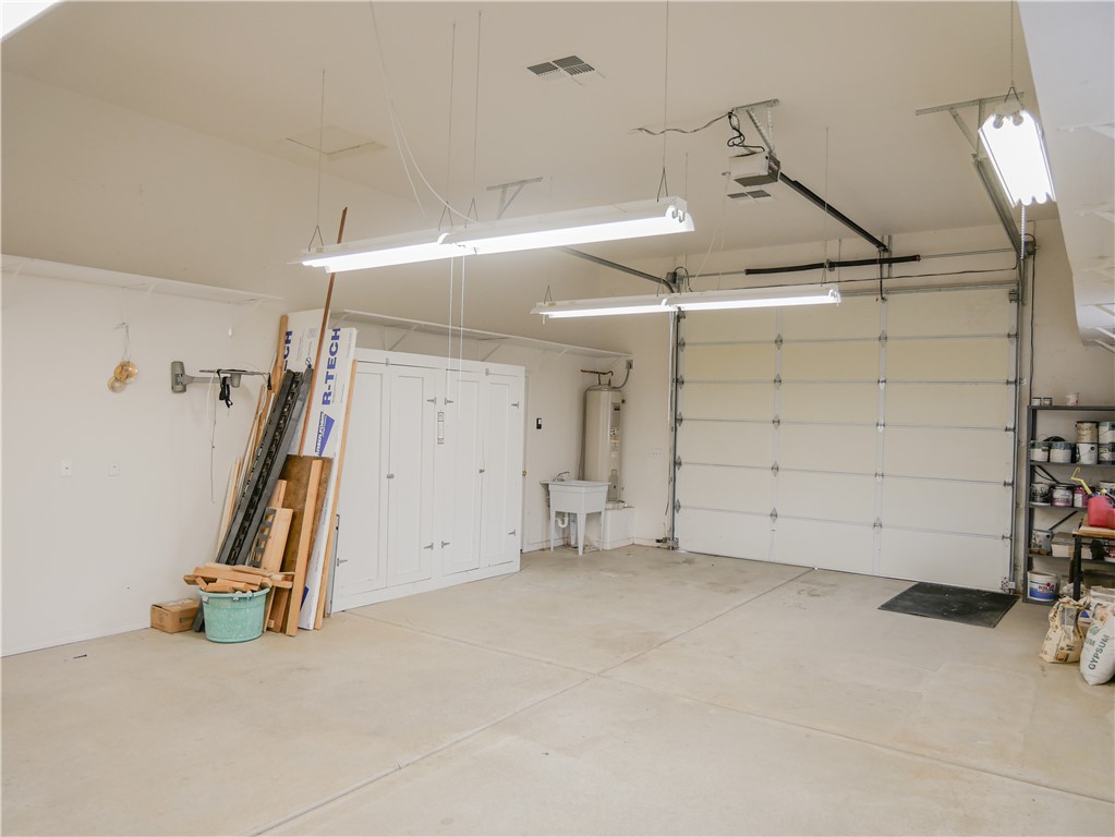 2575 Triangle S Street Kingman, AZ 86401 - Photo 43 of 45 a view of a room with gym equipment