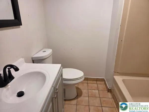 $1,100 | 312 South 17th Street, Unit 9, Easton, PA 18042