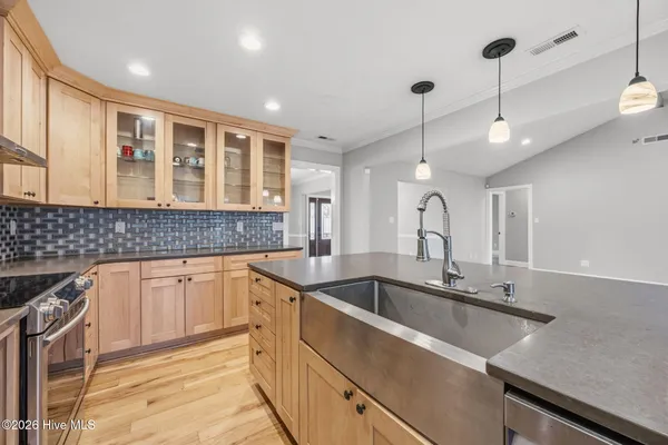 $525,000 | 594 Whitestocking Road, Burgaw, NC 28425