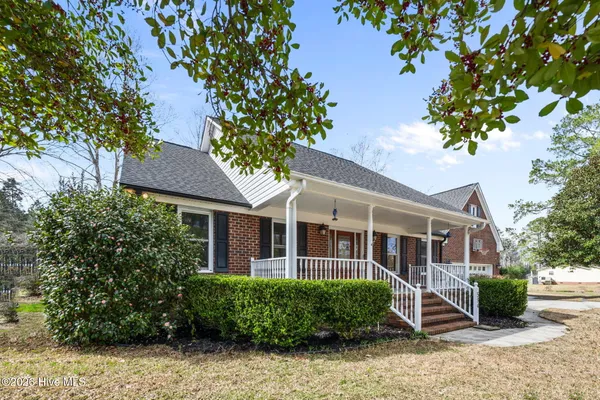 $525,000 | 594 Whitestocking Road, Burgaw, NC 28425