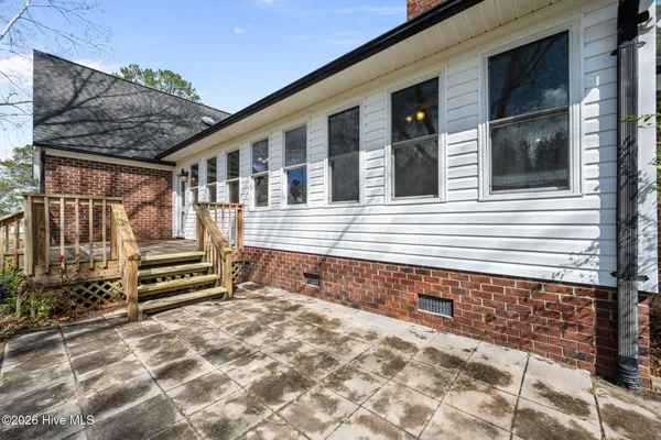 $525,000 | 594 Whitestocking Road, Burgaw, NC 28425