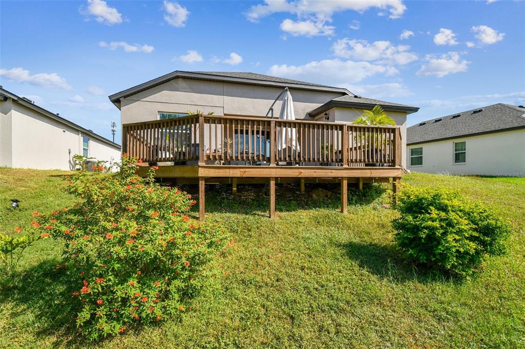 1039 Davis Heather Circle Seffner, FL 33584 - Photo 24 of 27 a view of a house with pool and garden