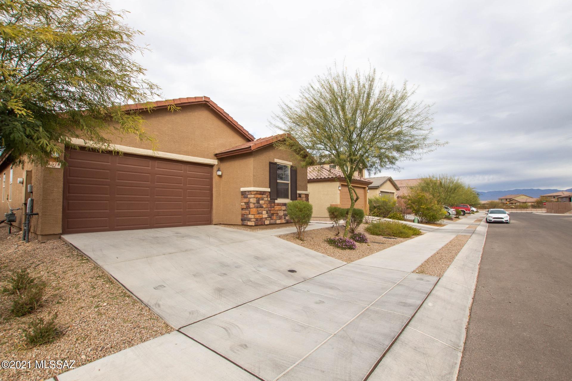 9578 South Trapper Ridge Drive Tucson, AZ 85747 - Photo 3 of 27