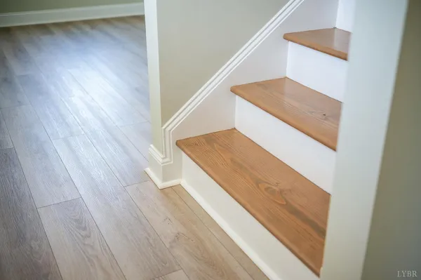 an empty room with window and windows