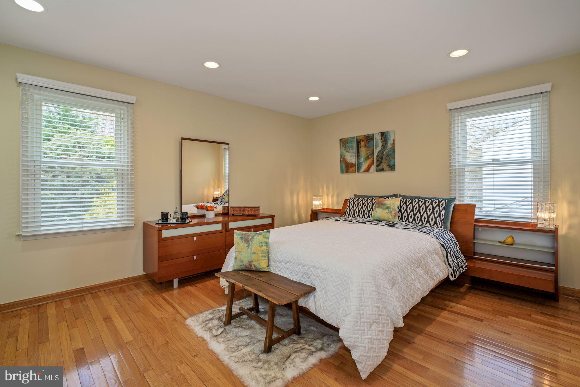 8112 Viola Street Springfield, VA 22152 - Photo 11 of 28 Primary bedroom