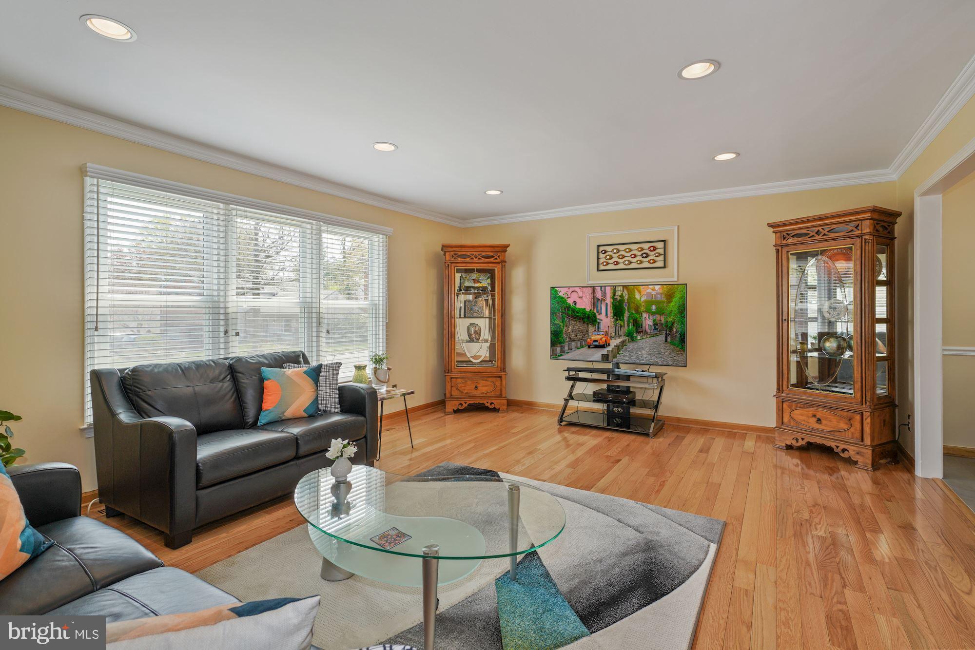 8112 Viola Street Springfield, VA 22152 - Photo 3 of 28 New hardwood floors