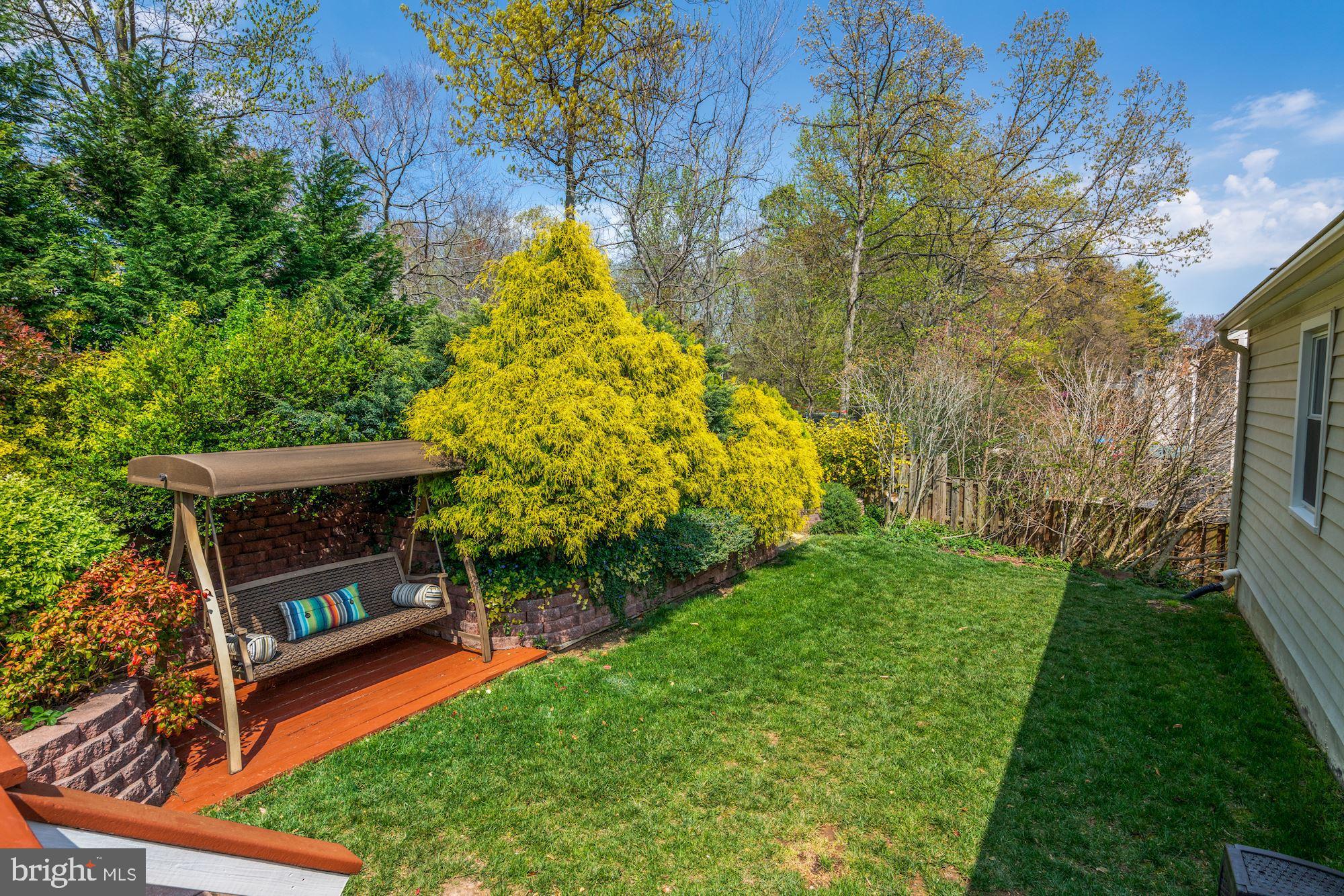 8112 Viola Street Springfield, VA 22152 - Photo 26 of 28 Private grassy yard