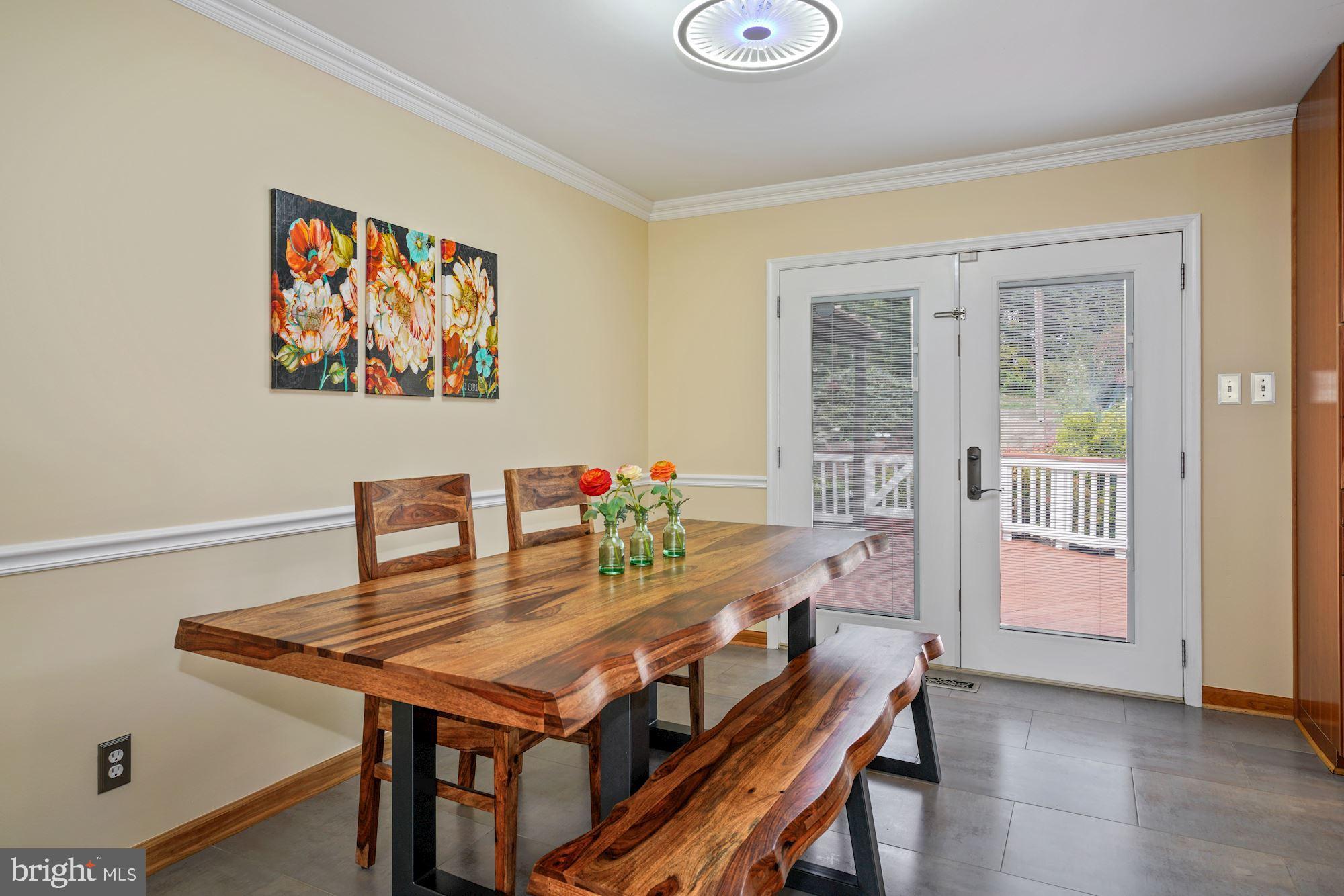 8112 Viola Street Springfield, VA 22152 - Photo 5 of 28 Eat in are with doors to covered deck