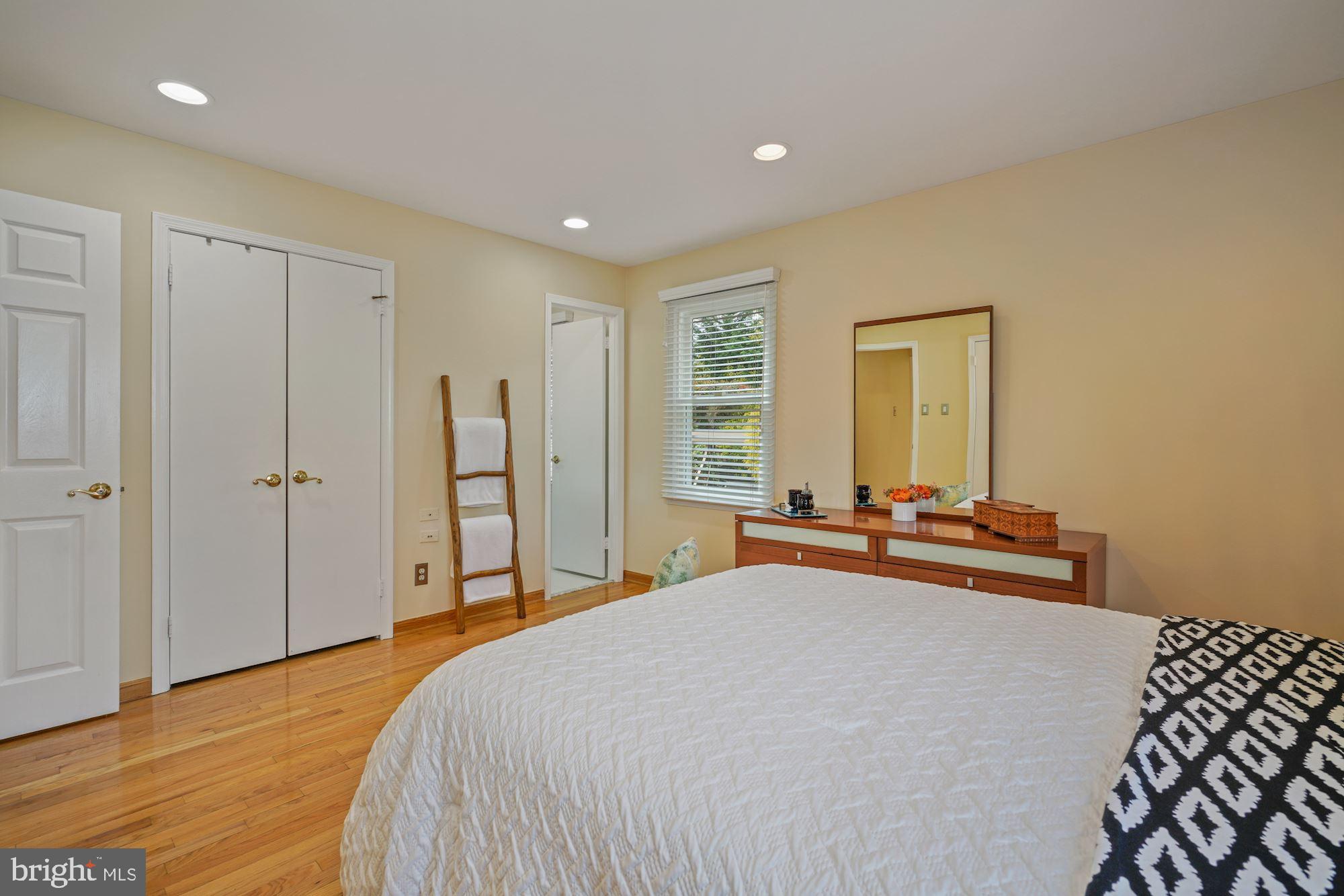 8112 Viola Street Springfield, VA 22152 - Photo 10 of 28 Primary bedroom with private bath